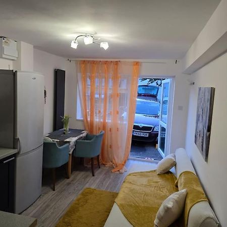 Cozy Flat 1 Bedroom Hucclecote Exterior foto